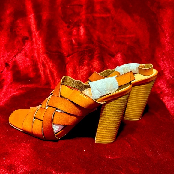 Gorgeous Leather Strappy 4” Heel Sandals Size: 7.5 *NEW* - Picture 3 of 6